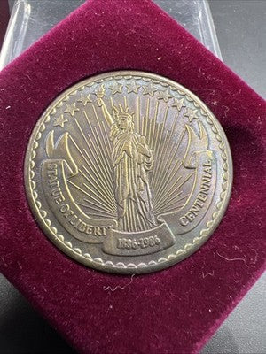 1986 Centennial Souvenir Medal Statue Of Liberty NYC New York Neat Toning