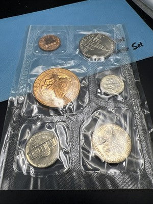 1976 D Denver Bicentennial Souvenir UNC Mint Set w/ Envelope #b