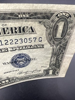 1935 E $1 One Dollar US Silver Certificate Blue Seal Choice AU About UNC #057
