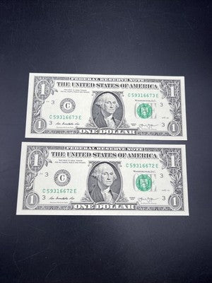 2 Consecutive 2013 $1 FRN Federal Reserve Notes CH UNC #72