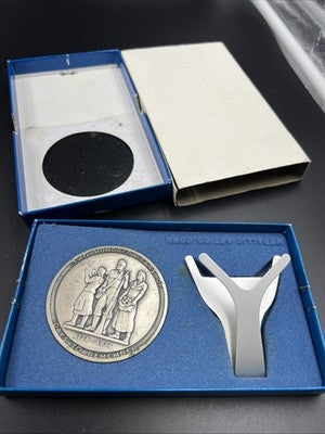 1976 US Bicentnennial Two Hundred Years Georgia 137 Gram .999 Silver Medal n Box