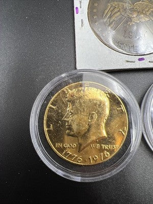 Bicentennial Collector's set 1976 Medal & P D Set Kennedy Halves