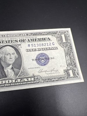 1935 E $1 One Dollar Silver Certificate UNC Uncirculated #212
