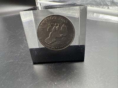 Coin Cube 1971 D $1 Ike Eisenhower Dollar in Clear Plastic Block Paperweight