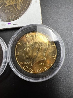Bicentennial Collector's set 1976 Medal & P D Set Kennedy Halves