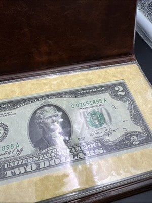 FDOI 1976 $2 FRN Federal Reserve Bicentennial Note April 13th leather display #8