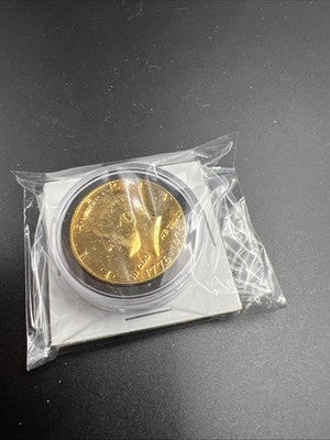 Bicentennial Collector's set 1976 Medal & P D Set Kennedy Halves