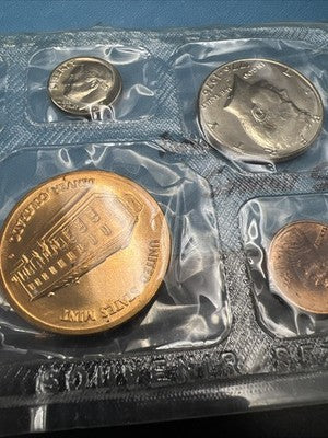 1976 D Denver Bicentennial Souvenir UNC Mint Set w/ Envelope #b