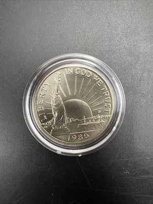 1986 D 50c Statue of Liberty Commemorative Copper Nickel Half Dollar Coin in Cap