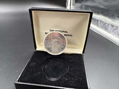 US 1776 - 1976 Bicentennial Statue of Liberty Sterling Silver Medal w/ Box