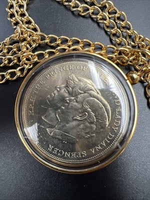 1981 Royal Wedding Commemorative Crown Prince & Diana Coin in Bezel/Chain