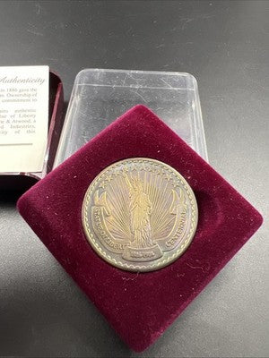 1986 Centennial Souvenir Medal Statue Of Liberty NYC New York Neat Toning