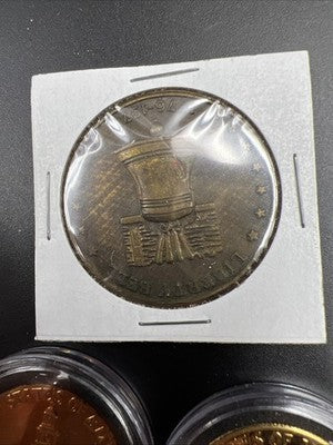 Bicentennial Collector's set 1976 Medal & P D Set Kennedy Halves