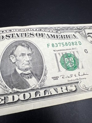 1995 $5 FRN Federal Reserve Note VF Very Fine Circ #082