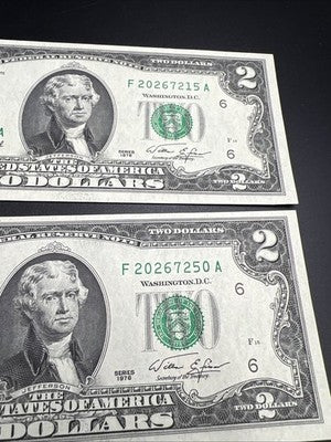 Lot of 2 1976 $2 Two Dollar Bicentennial FRN Federal Reserve Notes CH AU #50