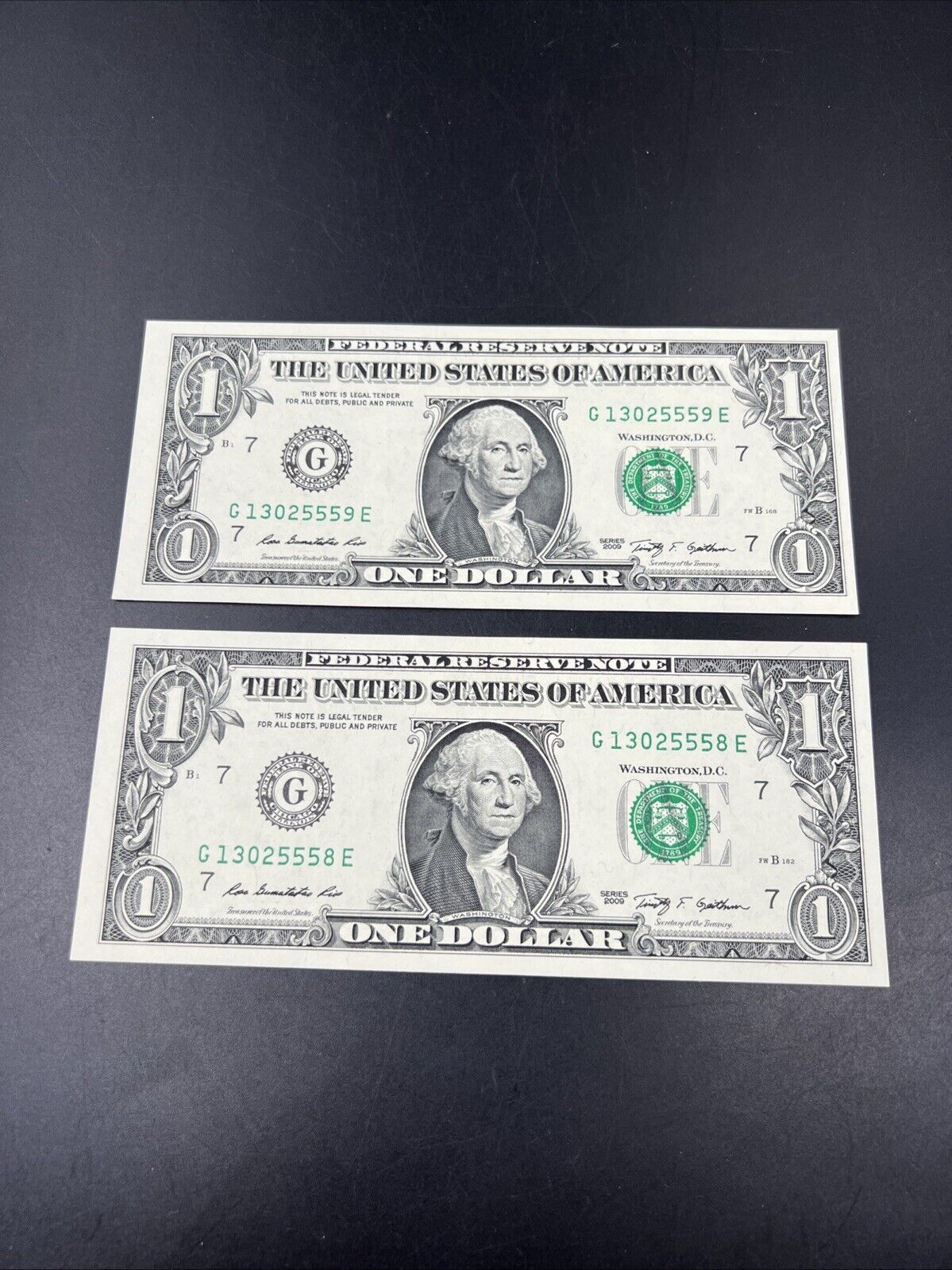 Lot of 2 Consecutive 1988 A $1 One Dollar FRN Federal Reserve Notes Choice UNC