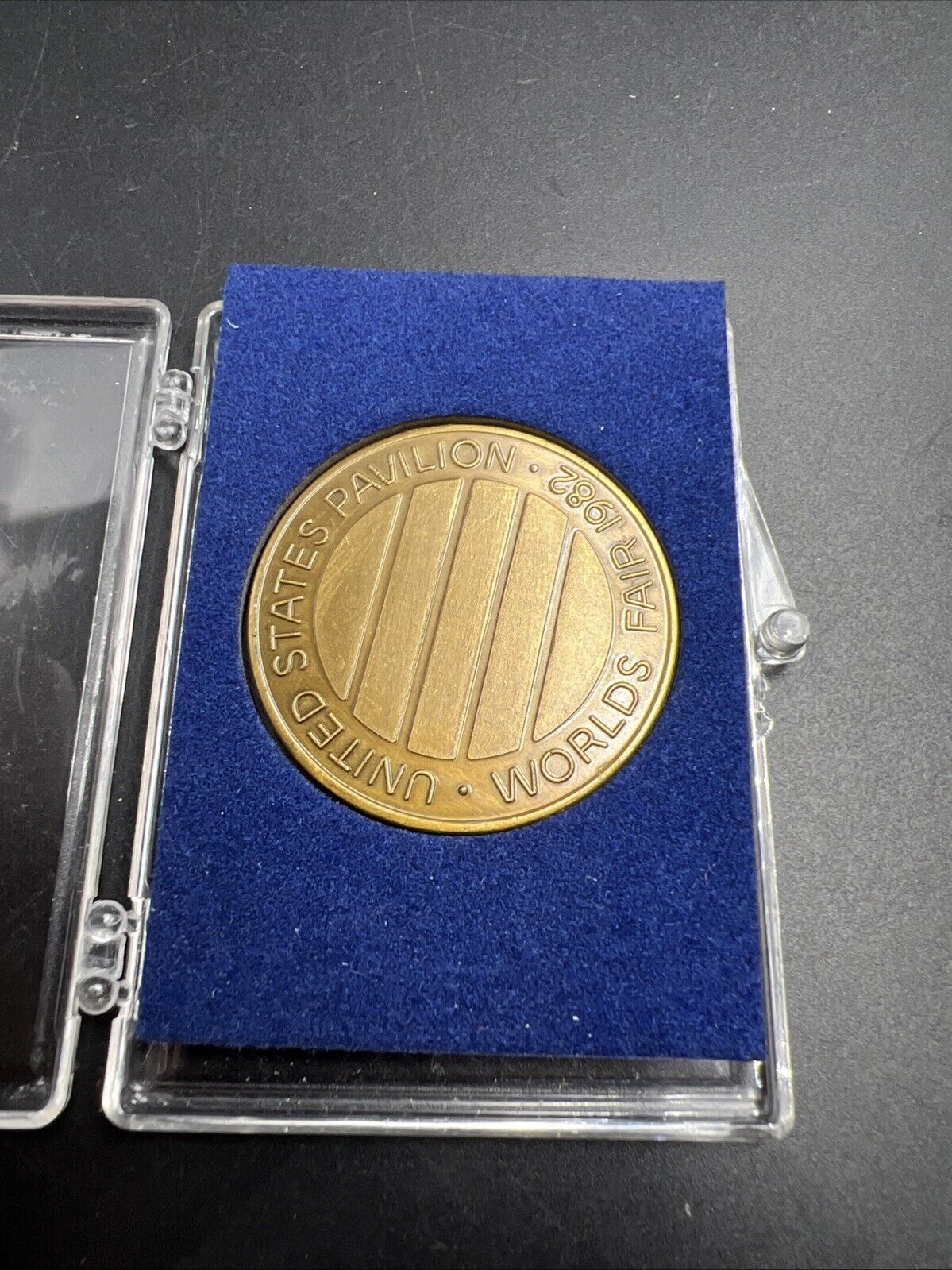 The 1982 World's Fair Knoxville Tennessee USA US Pavilion Coin Medal CH UNC