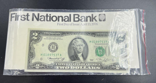 1976 Two Dollar US Bicentennial FRN St Louis district w First National Bank Card