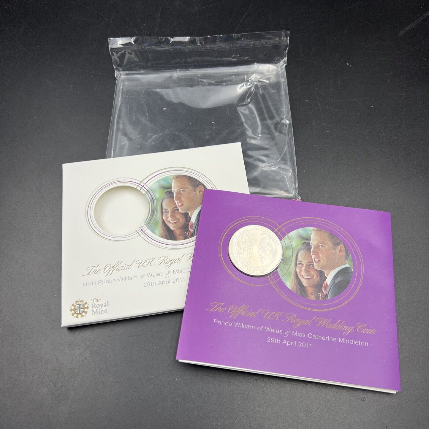 2011 Royal Mint Royal Wedding William and Kate £5 Five Pound Coin Original Pack