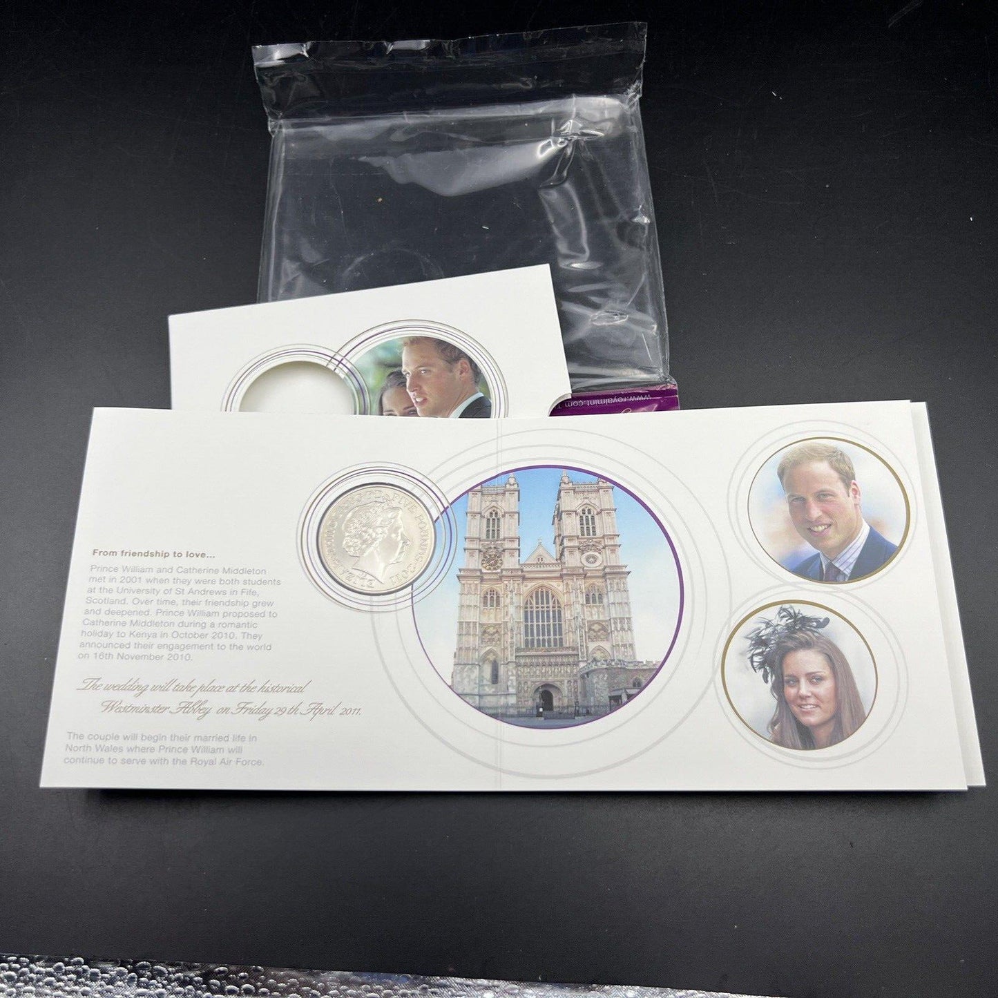 2011 Royal Mint Royal Wedding William and Kate £5 Five Pound Coin Original Pack
