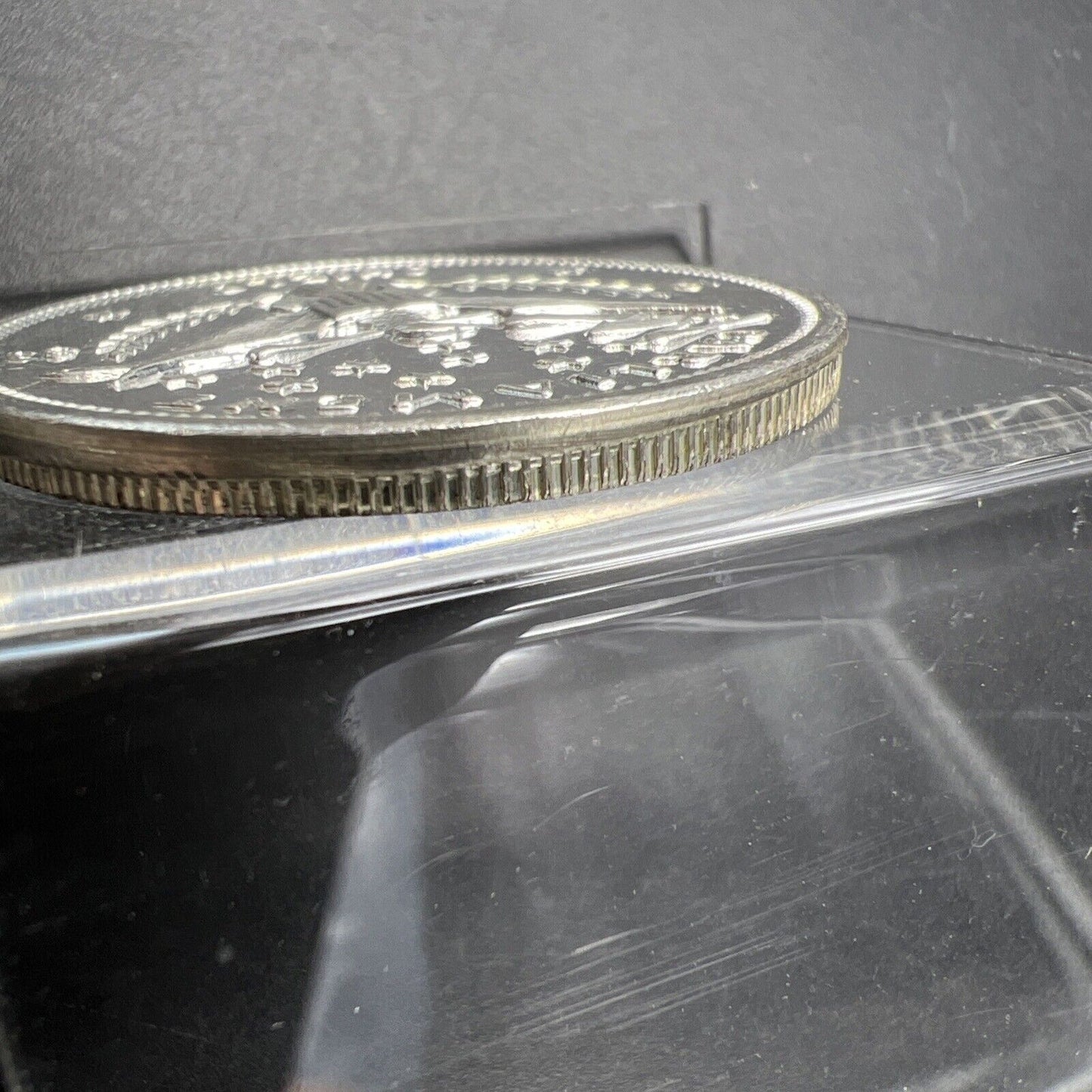 1983 Vintage 1 oz .999 Silver Art Round Broken Partial Collar MAJOR Rim Error PF