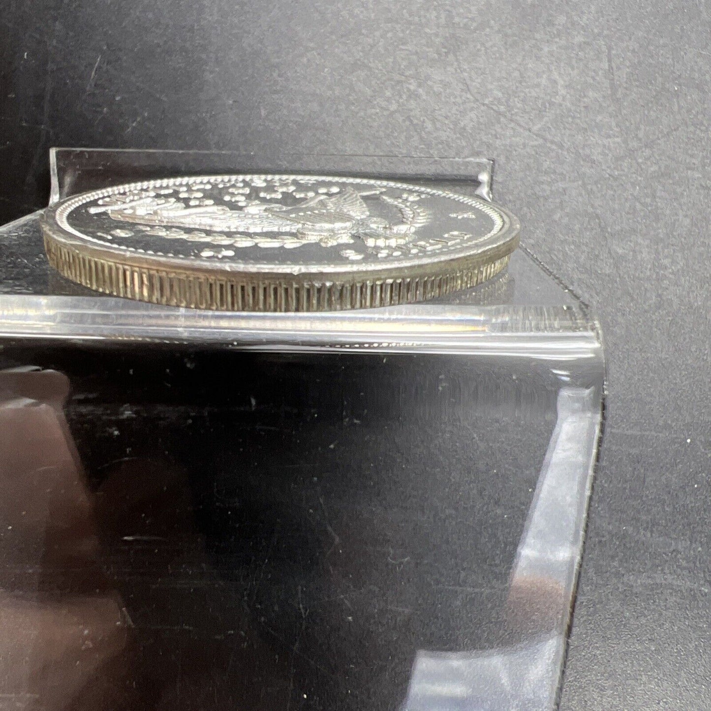 1983 Vintage 1 oz .999 Silver Art Round Broken Partial Collar MAJOR Rim Error PF
