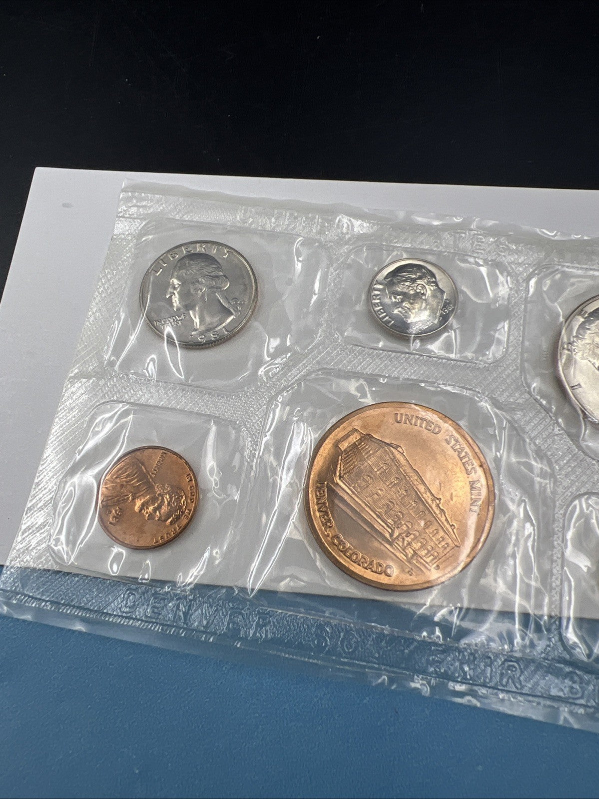 1981 D Denver Mint Souvenir Set Uncirculated Coins and Medal With Envelope