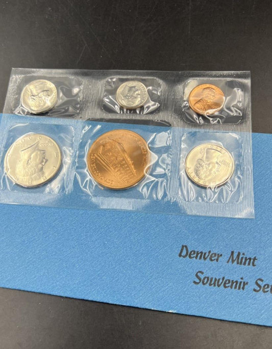 1990 D Denver Mint Souvenir Set Uncirculated Coins and Medal With Envelope