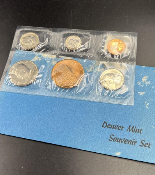 1989 D Denver Mint Souvenir Set Uncirculated Coins and Medal With Envelope