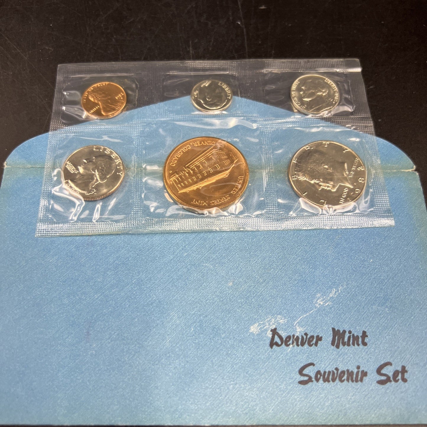 1982 D Denver Mint Souvenir Set Uncirculated Coins and Medal with Envelope
