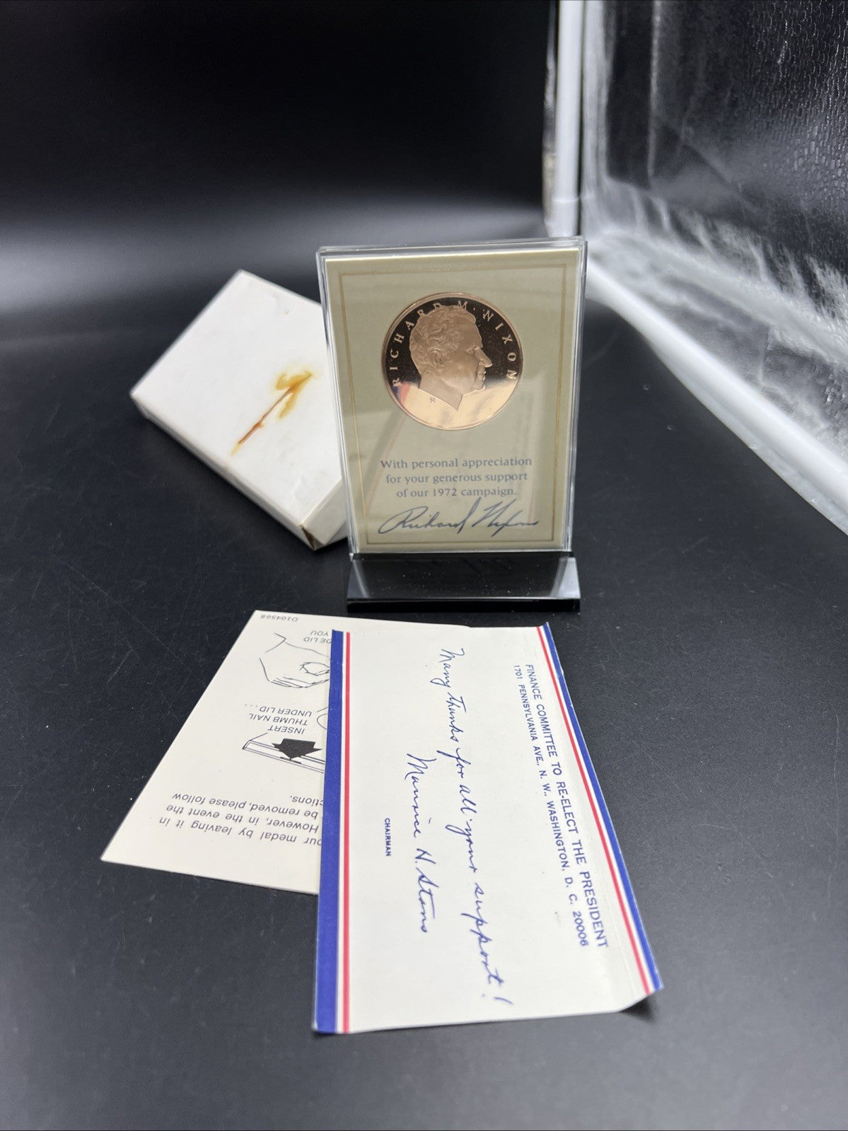 Re-elect Richard Nixon GOP Campaign Medal Thank You Gift w/ Display Stand