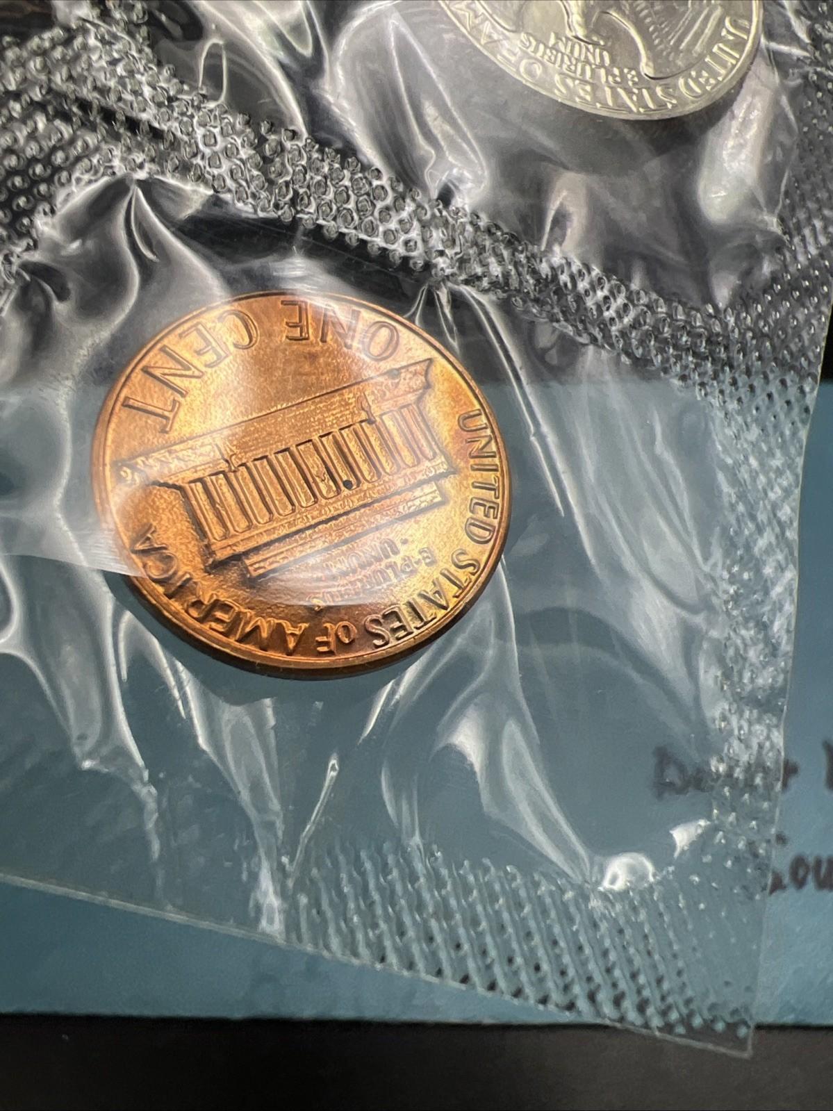 1985 D Denver Mint Souvenir Set Uncirculated Coins and Medal With Envelope