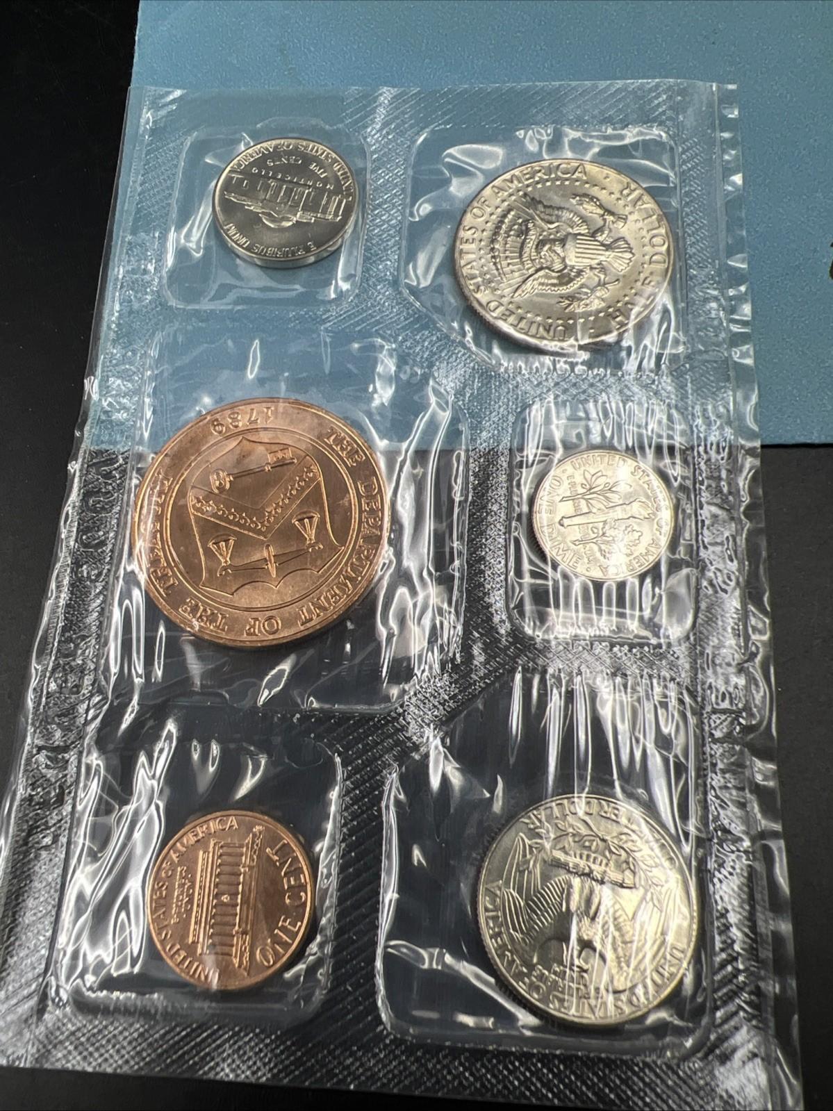 1980 D Denver Mint Souvenir Set Uncirculated Coins and Medal With Envelope