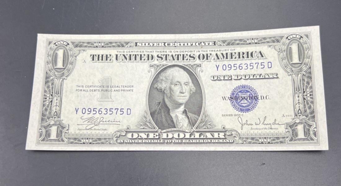 1935 C $1 One Dollar Silver Certificate Blue Seal CH UNC #575