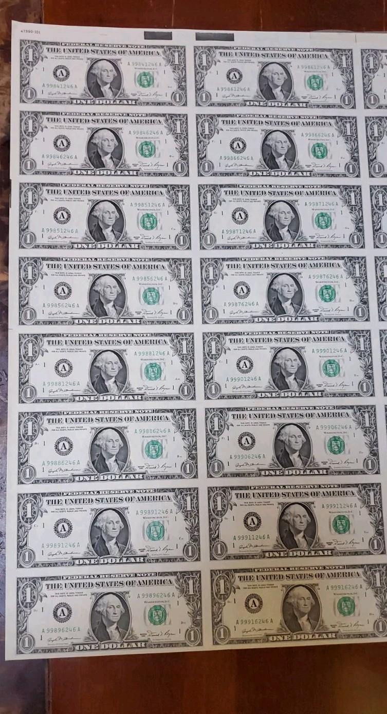 Uncut Currency Sheet of 32 Notes $1 Dollar Bills 1981 FRN Souvenir Sheet CH AU