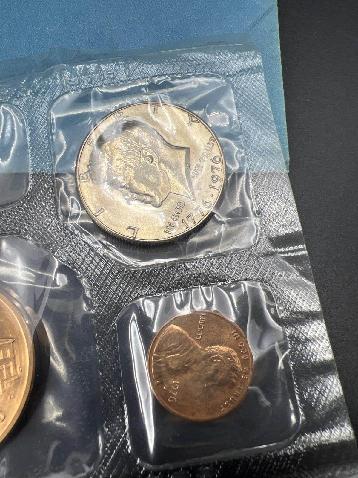 1976 D Denver Mint Bicentennial Souvenir Set BU Unc Coins & Medal W Envelope