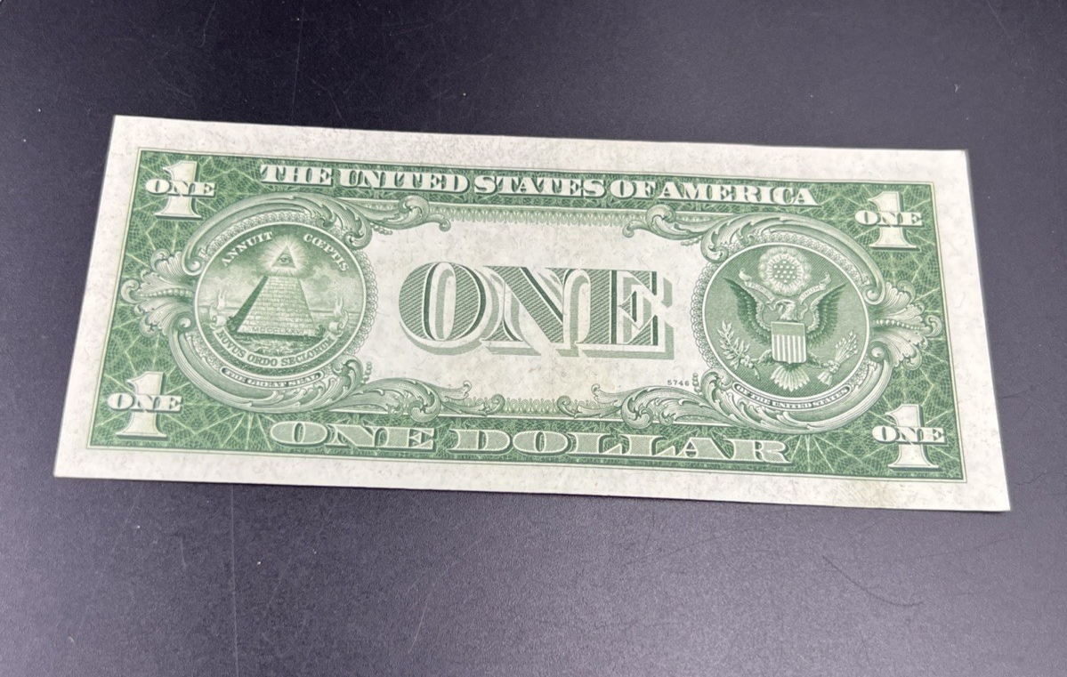 1935 E $1 One Dollar Silver Certificate UNC Uncirculated #212