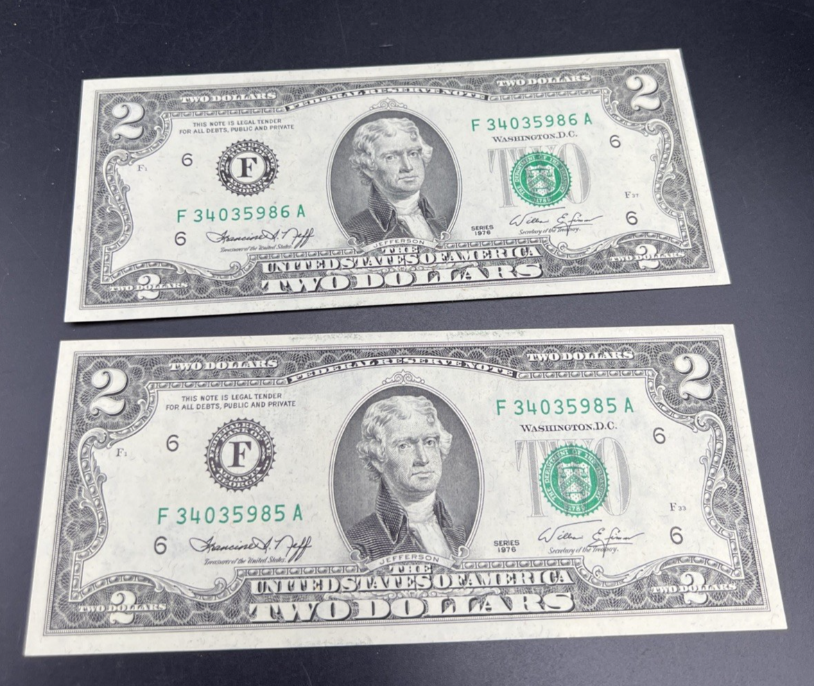 2 Consecutive 1976 $2 Two Dollar FRN Federal Reserve Notes CH UNC #985