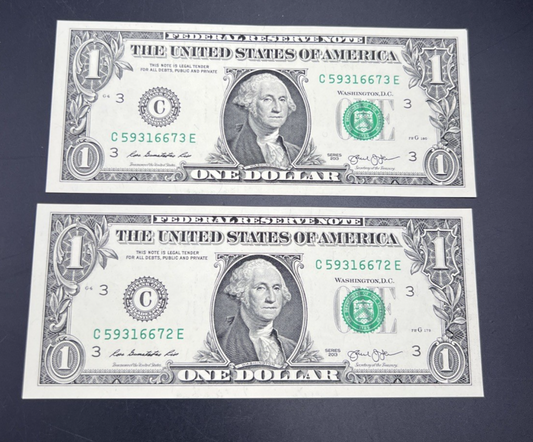 2 Consecutive 2013 $1 FRN Federal Reserve Notes CH UNC #72
