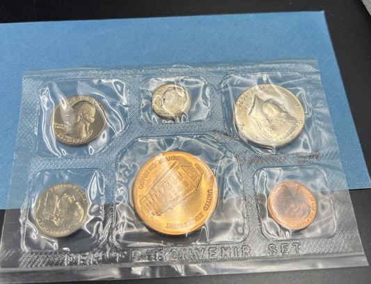 1976 D Denver Bicentennial Souvenir UNC Mint Set w/ Envelope #b