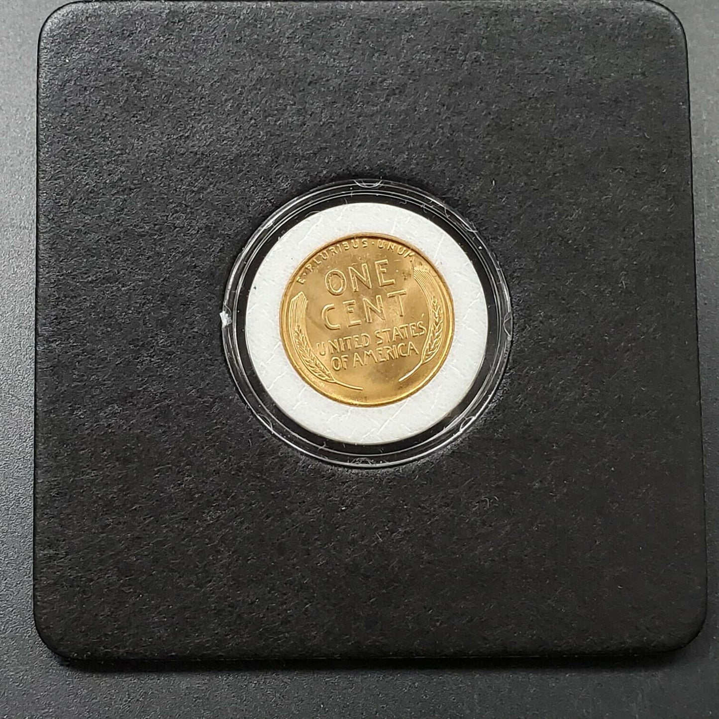1940 p Lincoln Wheat Cent Penny Coin Gem BU Red in Capusle + Display