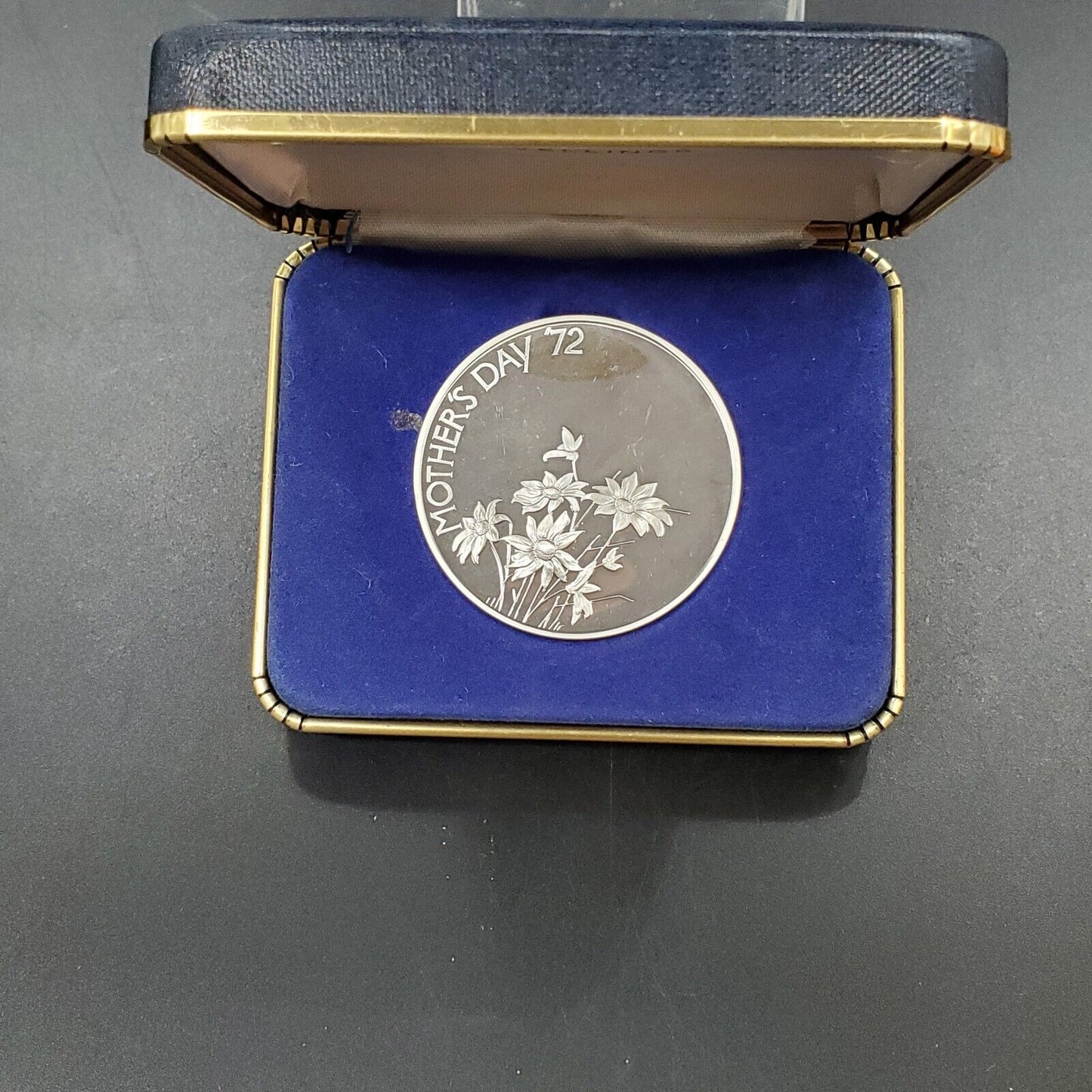1972 Mother's Day Silver Round Medal Child Flowers Rare 39.3 Grams Sterling