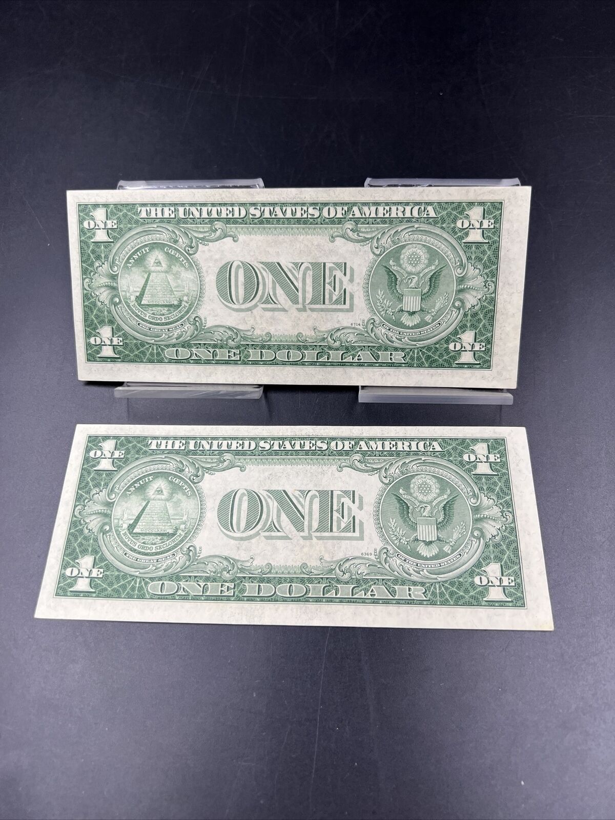Lot of 2 Consecutive 1935 G $1 Blue Seal Silver Certificates CU UNC US Notes