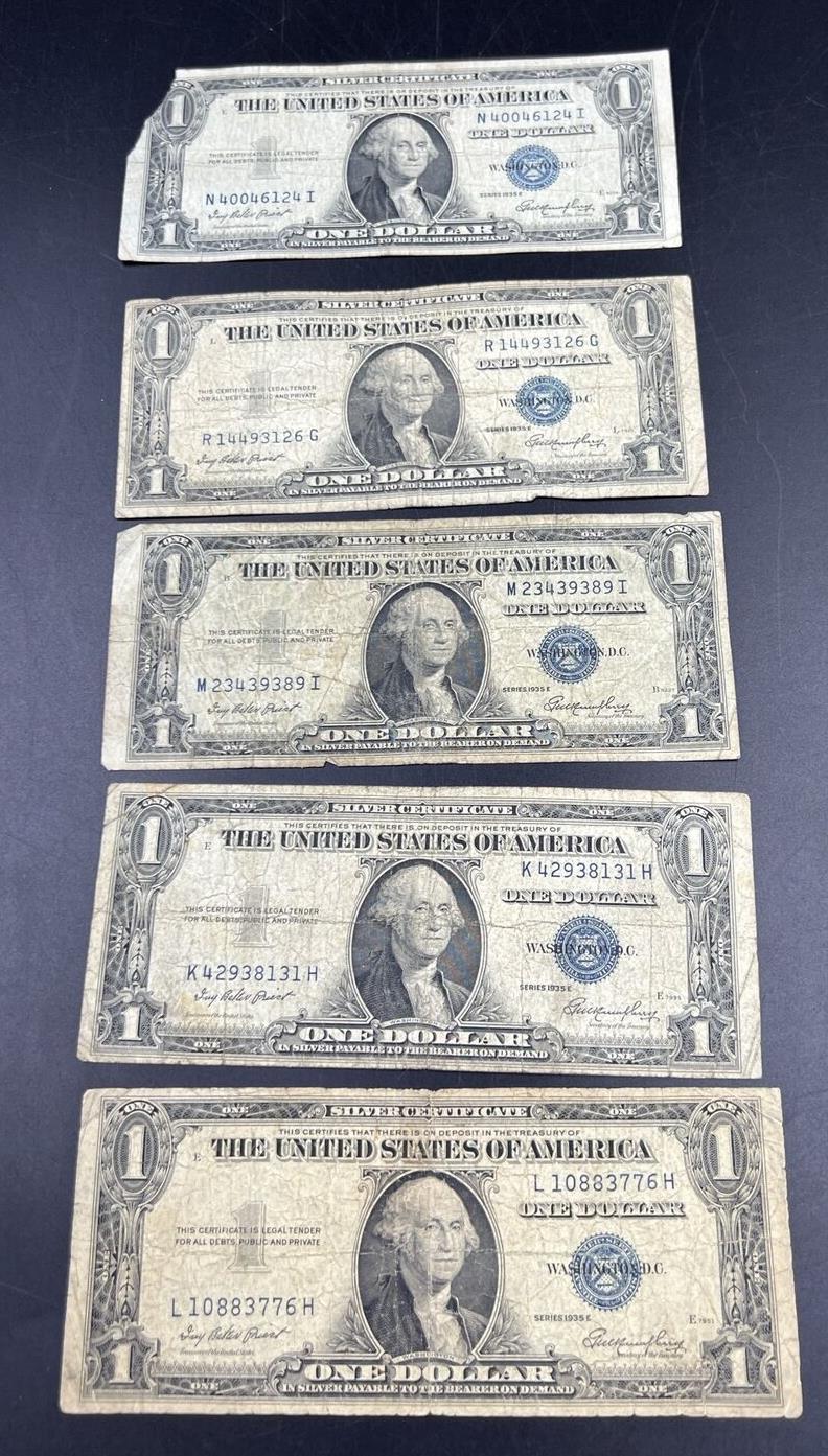 Lot of 5 1935 $1 Silver Certificate Blue Seal Bills Notes Very Circ #776