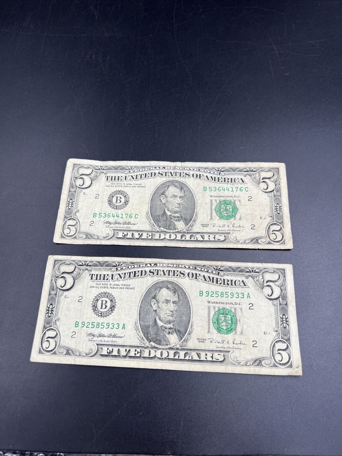 Lot of 2 1995 $5 FRN Federal Reserve Notes Green Seal US Currency Circulated