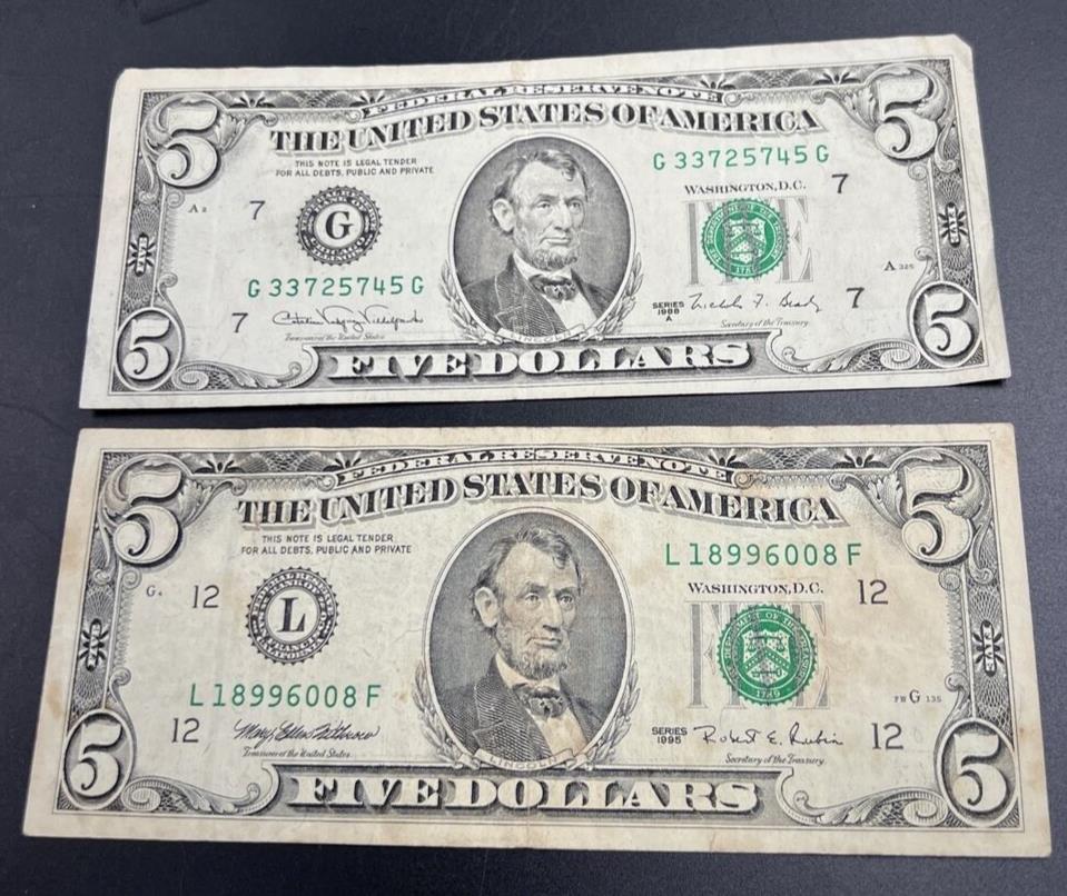 Lot of 2 $5 Five Dollar FRN 1995 & 1988 A Federal Reserve Note Bills Circ