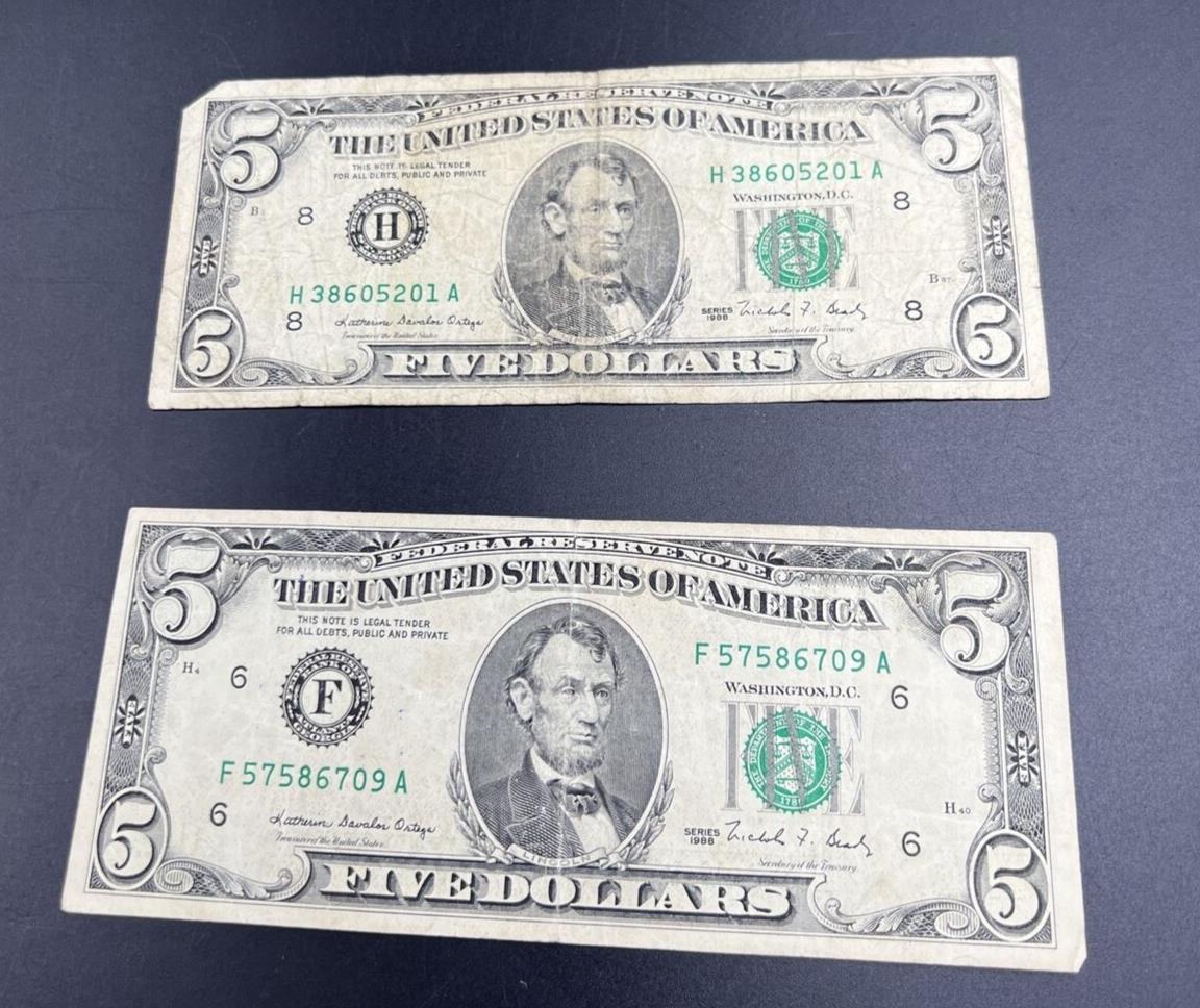 Lot of 2 1986 $5 FRN Federal Reserve Note Bills Circulated #709