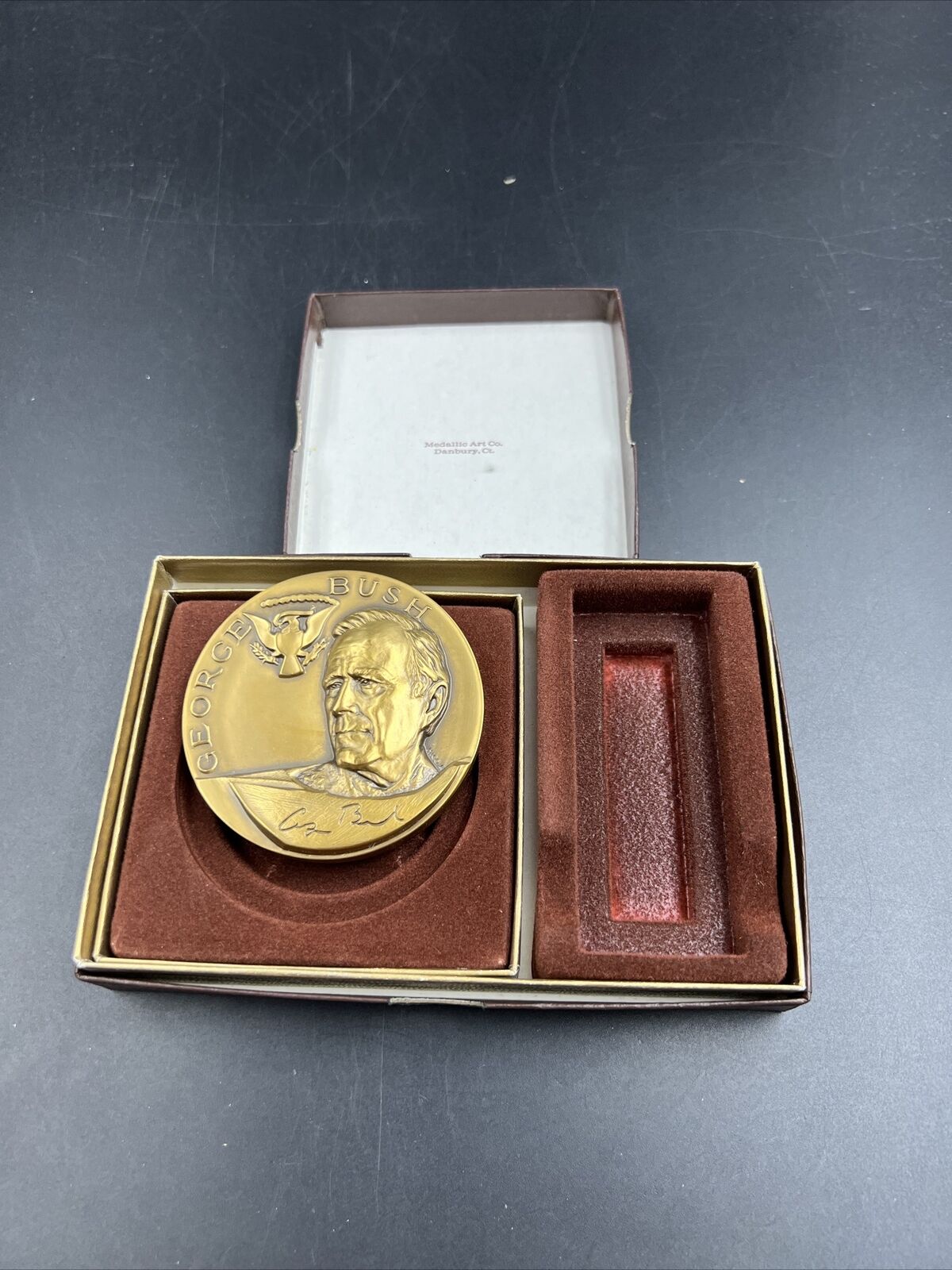 Medallic Art Co 1989 George H.W. Bush Inaugural Bronze Medal in Original Box