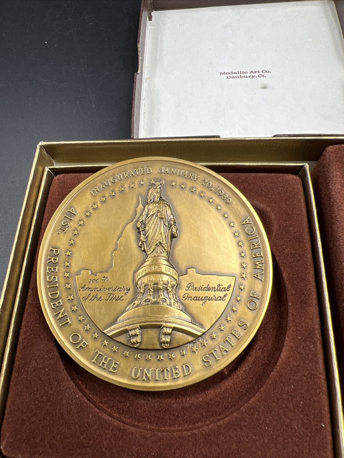 Medallic Art Co 1989 George H.W. Bush Inaugural Bronze Medal in Original Box